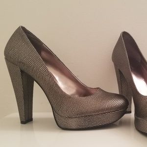 Calvin Klein Heels Silver Metallic Platform Sz 10